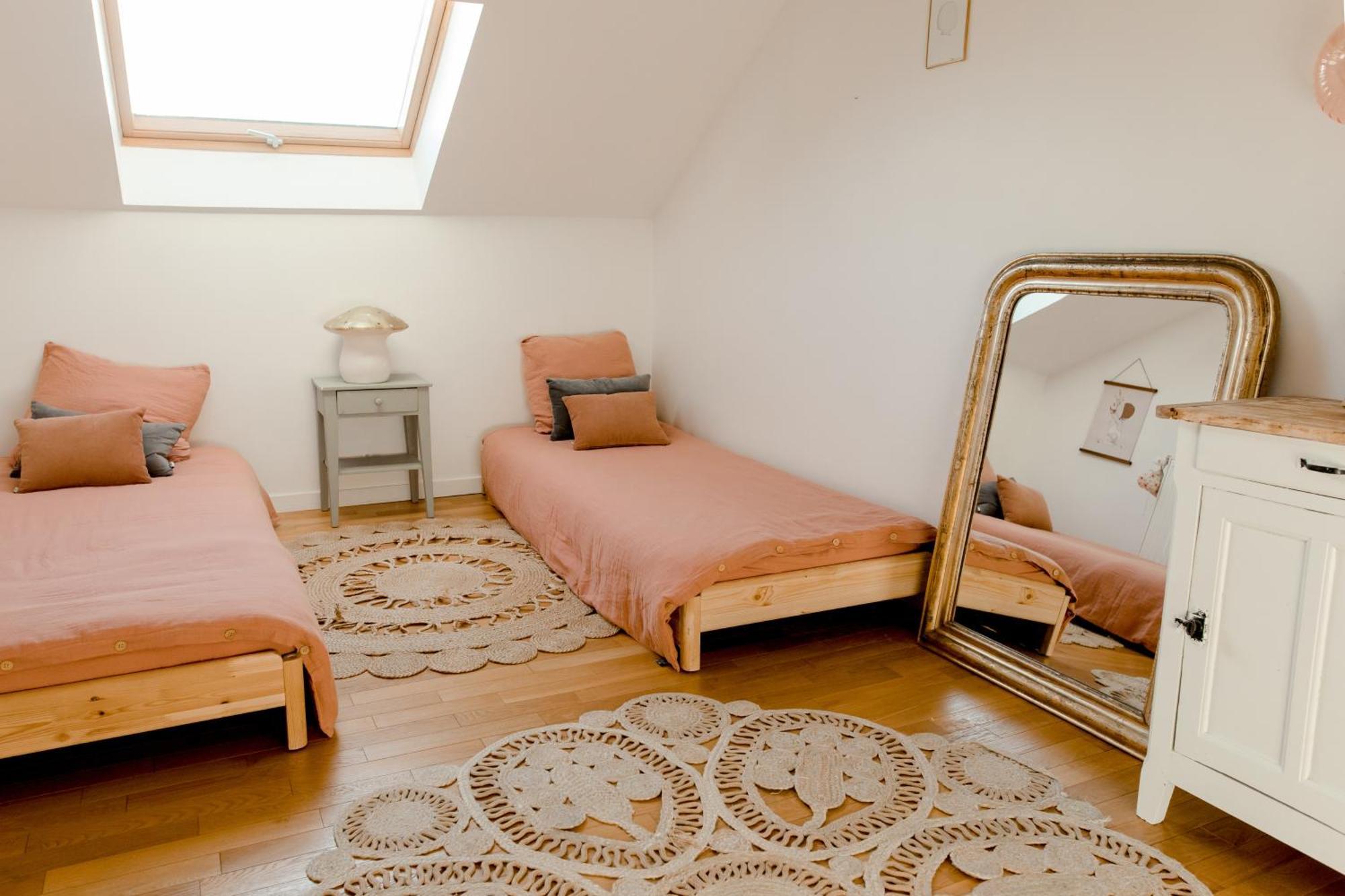 Chambres dans maison familiale avec jardin et studio au sein du Triangle d'Or de Rueil Malmaison, aux portes de Paris et la Défense Exterior foto